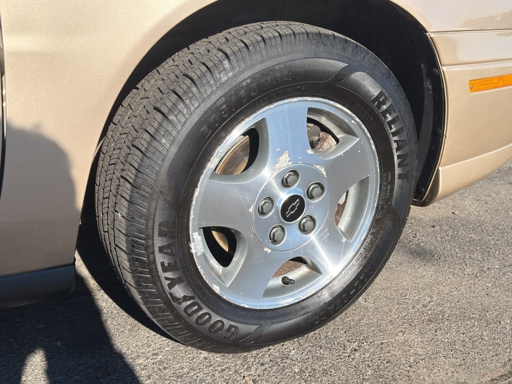 2005 Chevrolet Classic Base