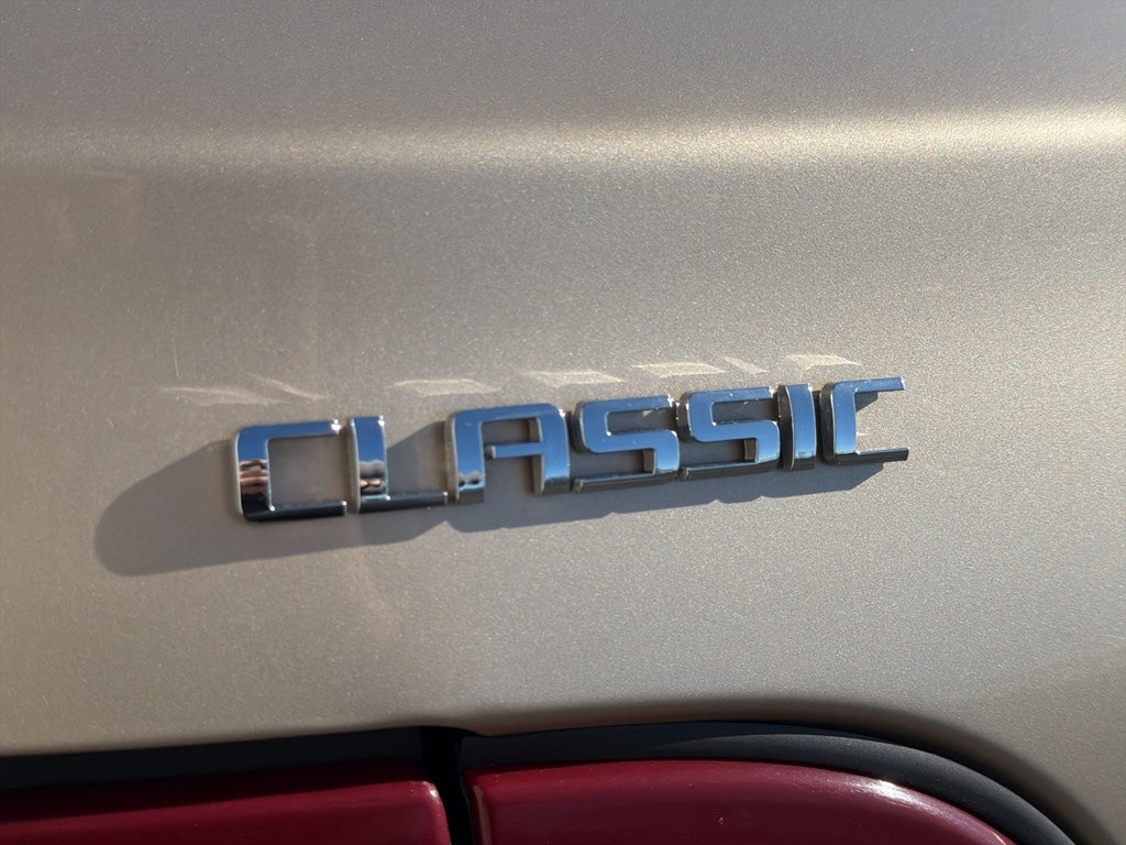 2005 Chevrolet Classic Base