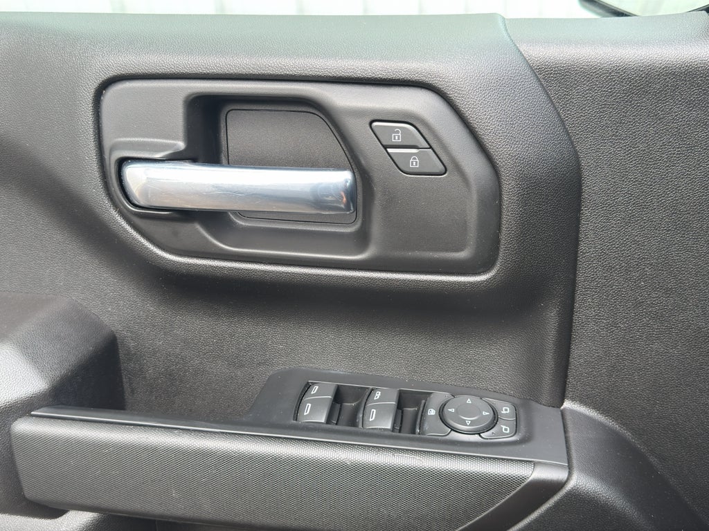 2023 Chevrolet Silverado Custom
