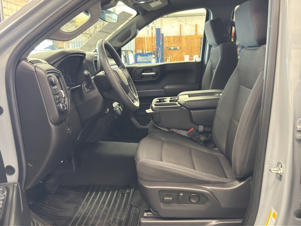 2025 Chevrolet Silverado Custom