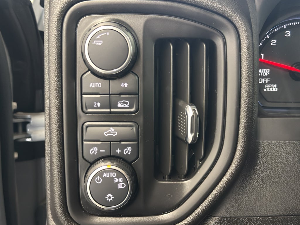 2025 Chevrolet Silverado Custom