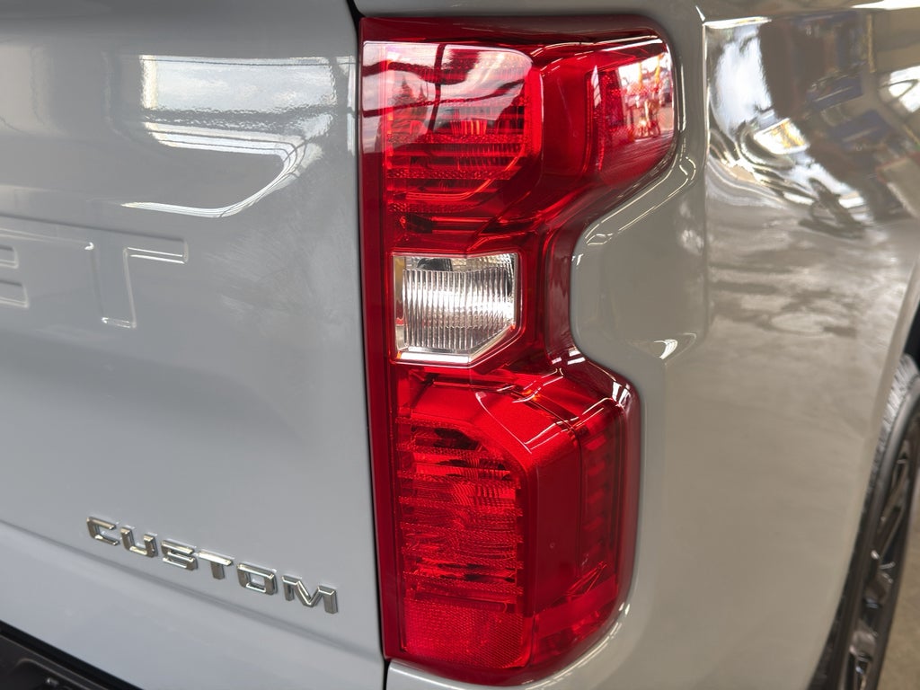 2025 Chevrolet Silverado Custom