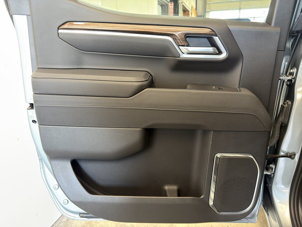 2025 Chevrolet Silverado LT