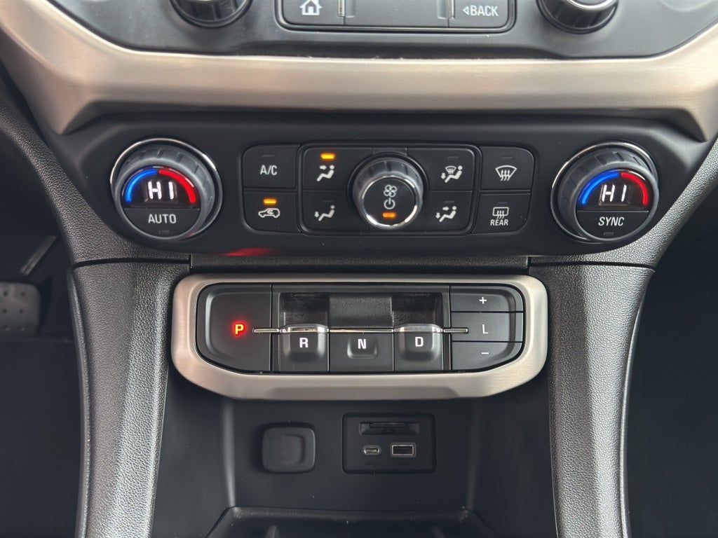 2022 GMC Acadia Denali