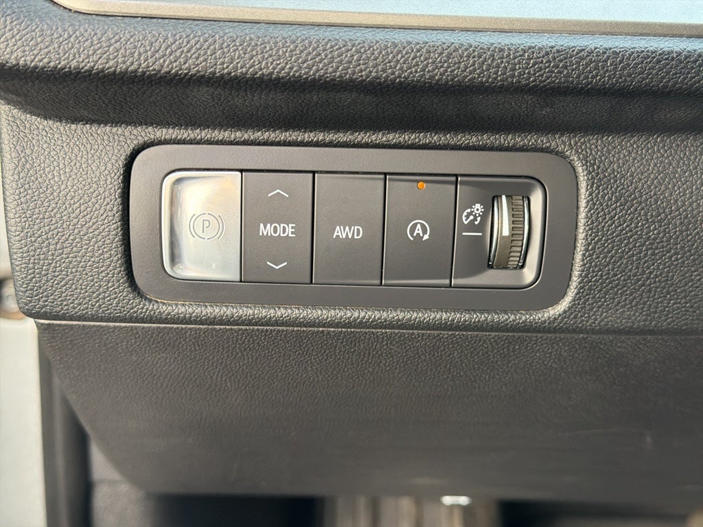 2025 Chevrolet Traverse AWD LT