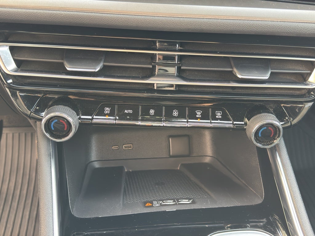 2025 Chevrolet Traverse AWD LT