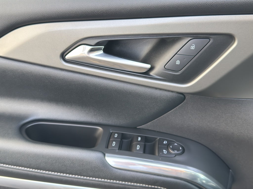 2025 Chevrolet Traverse AWD LT