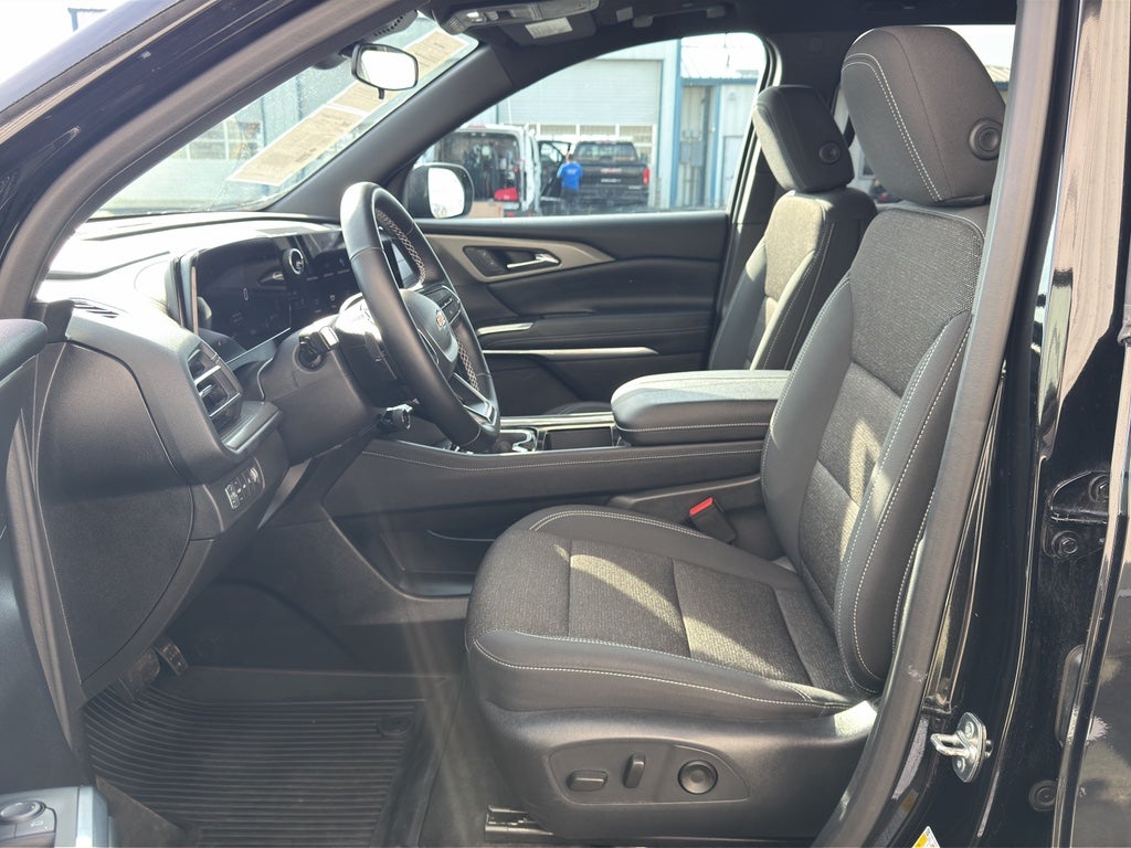 2025 Chevrolet Traverse AWD LT