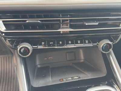 2025 Chevrolet Traverse AWD LT