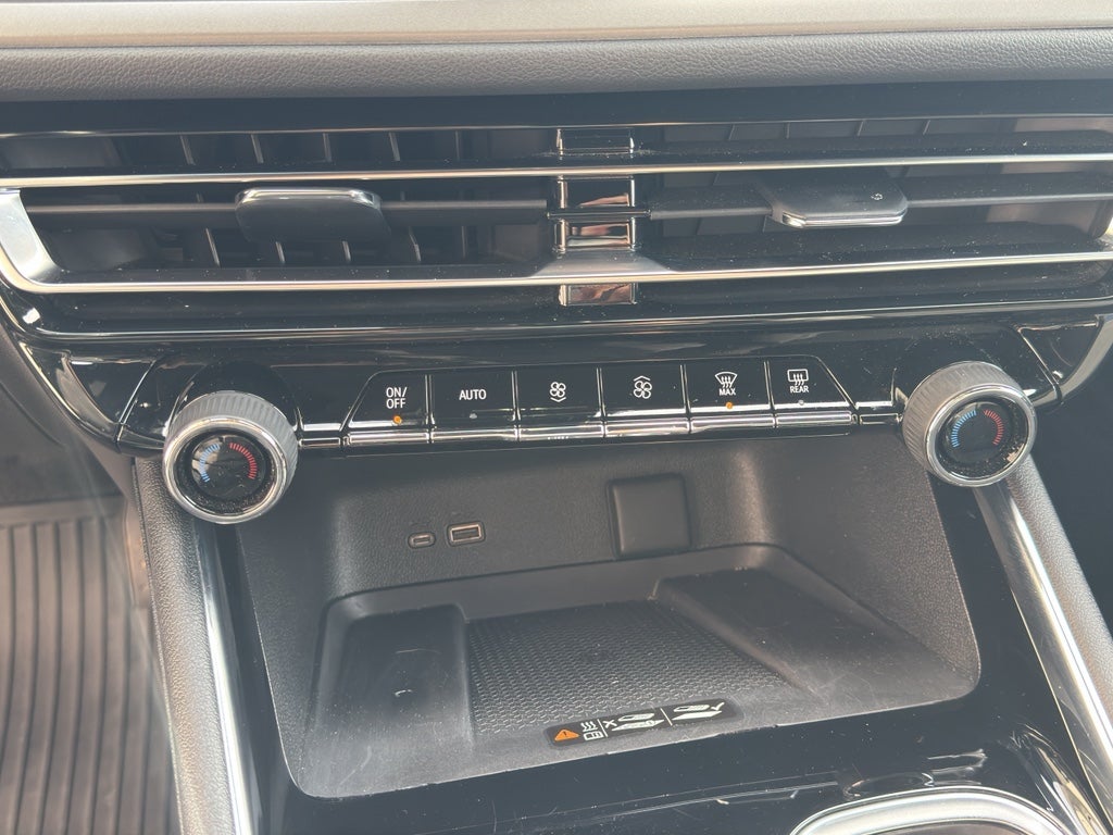 2025 Chevrolet Traverse AWD LT