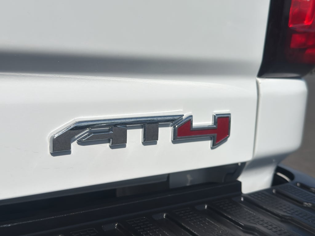 2023 GMC Sierra AT4