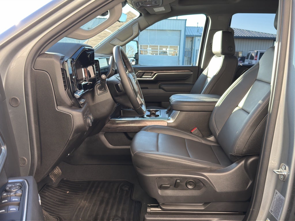 2025 Chevrolet Silverado LTZ