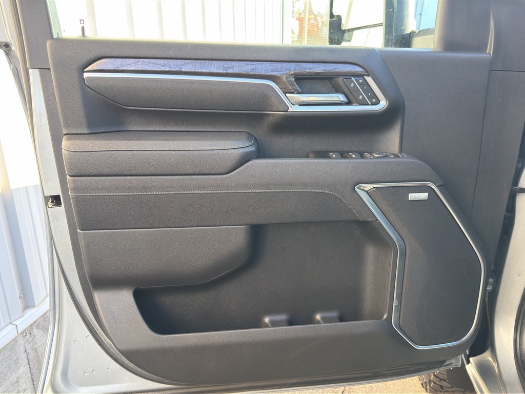 2025 Chevrolet Silverado LTZ