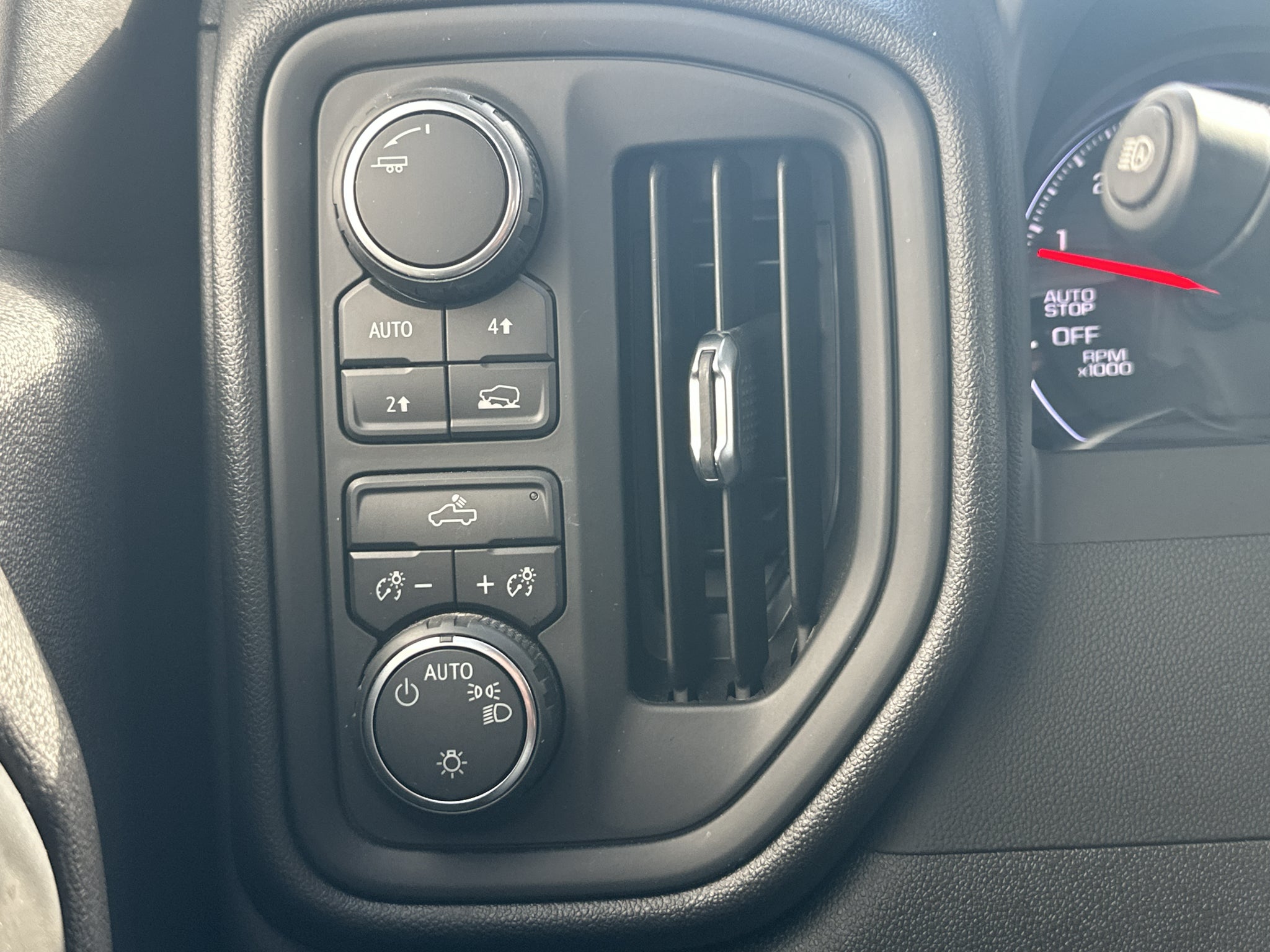 2024 Chevrolet Silverado Custom