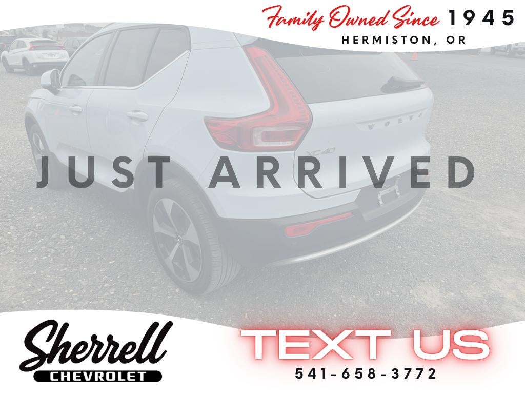 2024 Volvo XC40 Plus Bright Theme